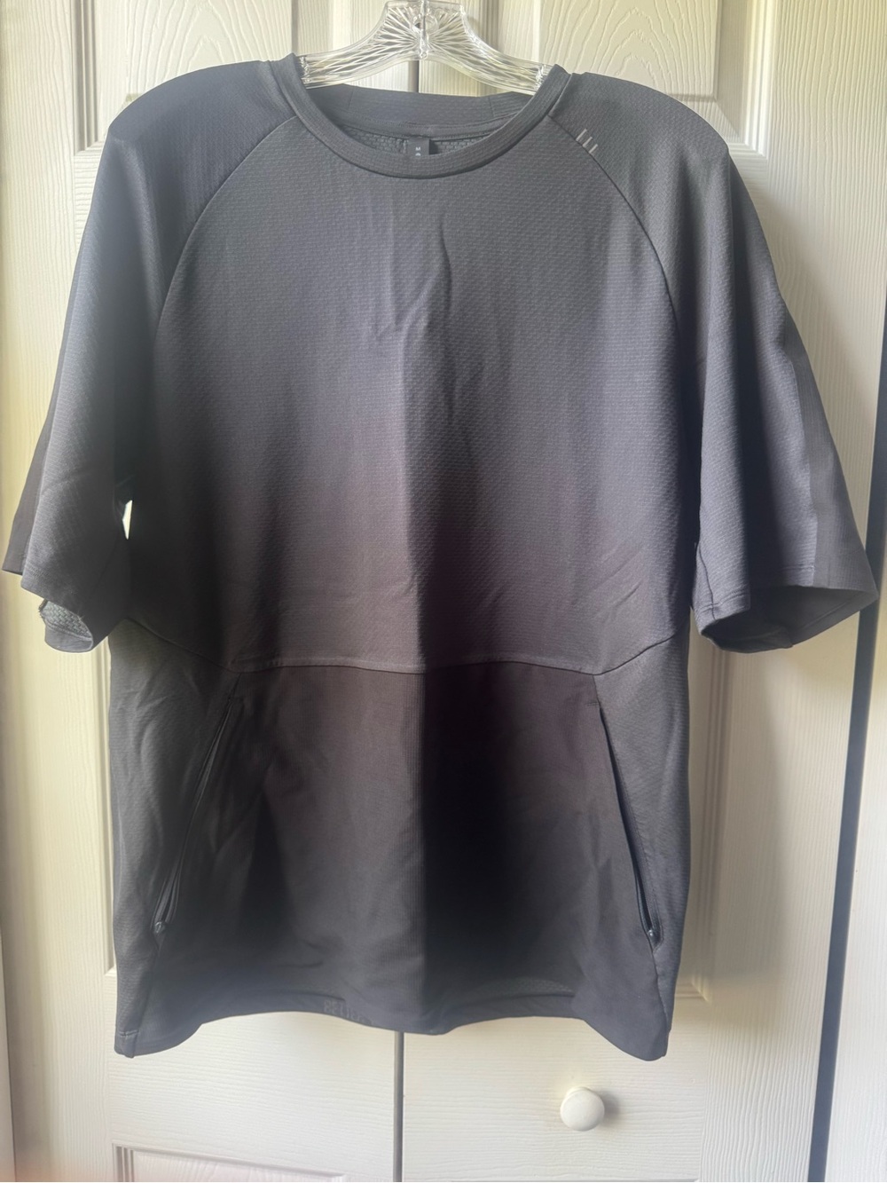 Lululemon men’s tee with front pocket